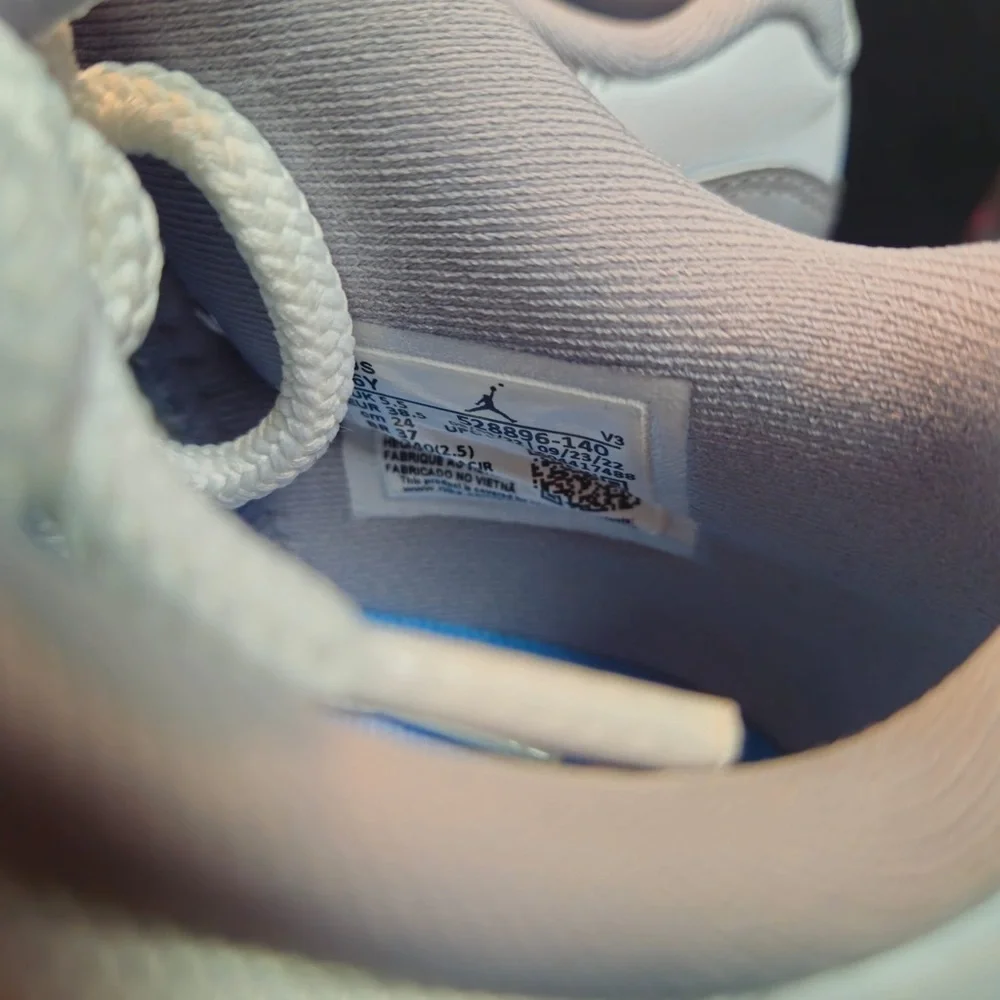 Sz 6 Jordan 11 Retro Low 'Cement Grey',